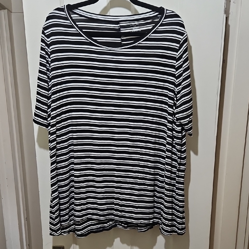 Black and White Striped Women's Top 18/20